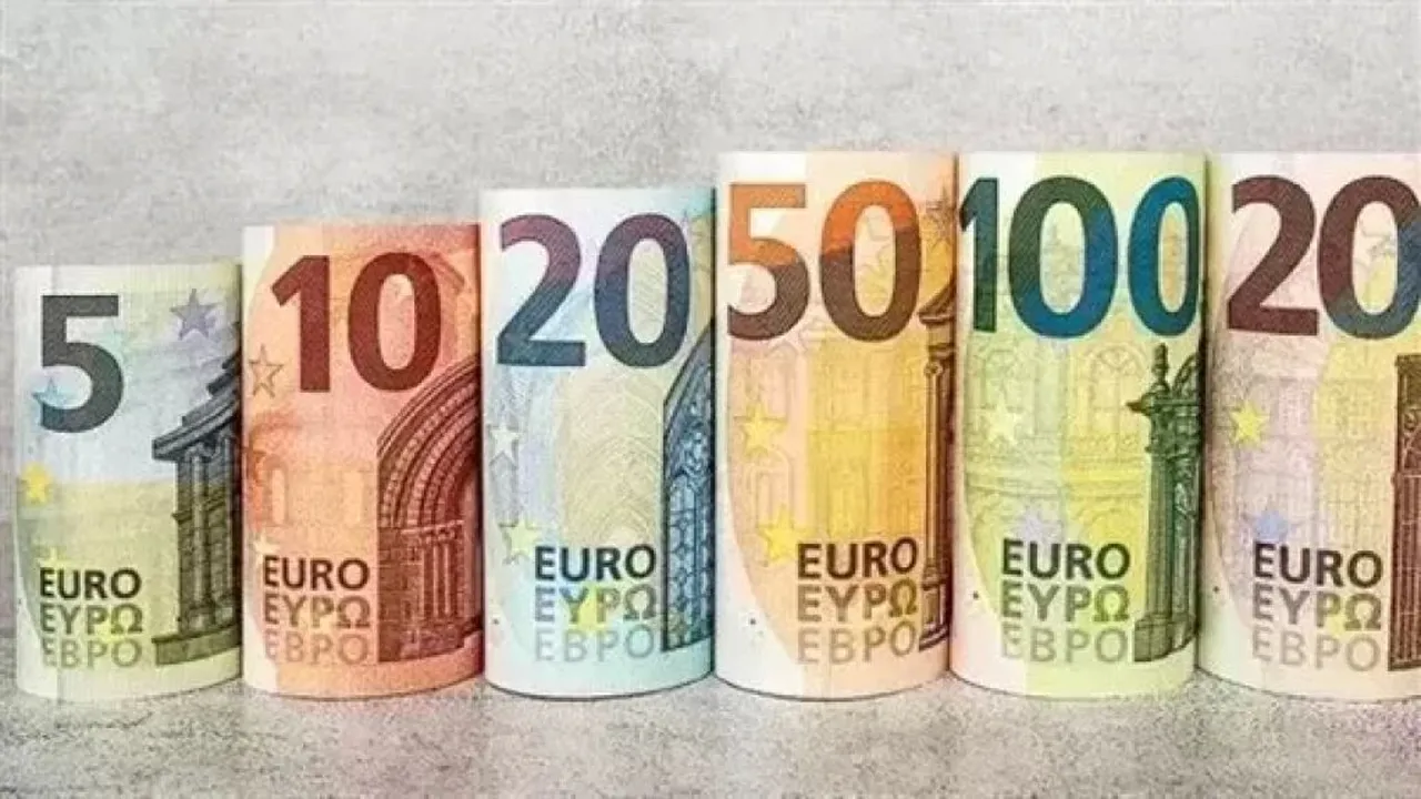 تراجع سعر اليورو في البنوك خلال تعاملات يوم الإثنين وسط تغيرات نقدية